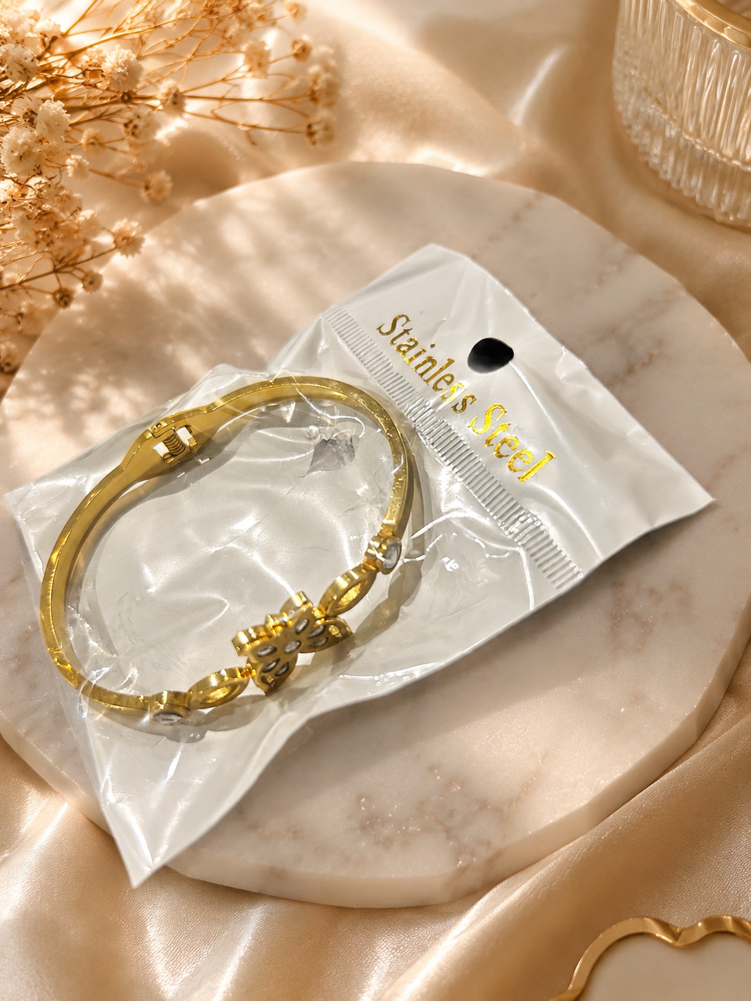 Bracelet Jonc Papillon Doré – Acier Inoxydable & Cristaux Scintillants