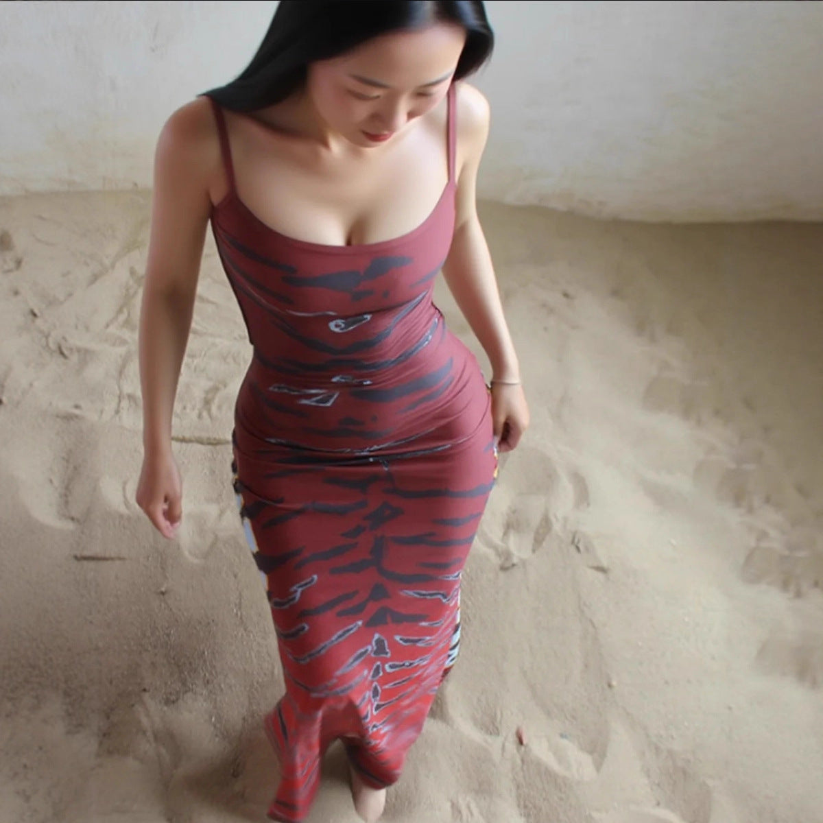 Robe Longue Moulante Dos Nu – Imprimé Unique & Style Sexy