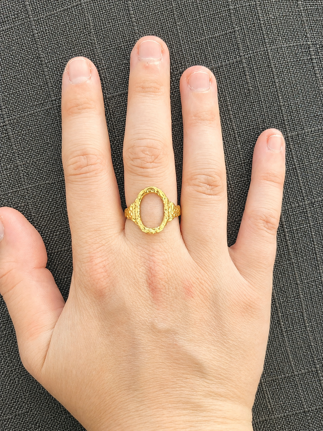 Bague dorée ovale texturée