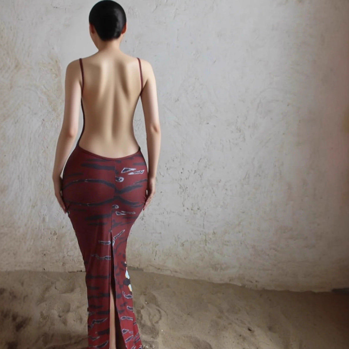 Robe Longue Moulante Dos Nu – Imprimé Unique & Style Sexy