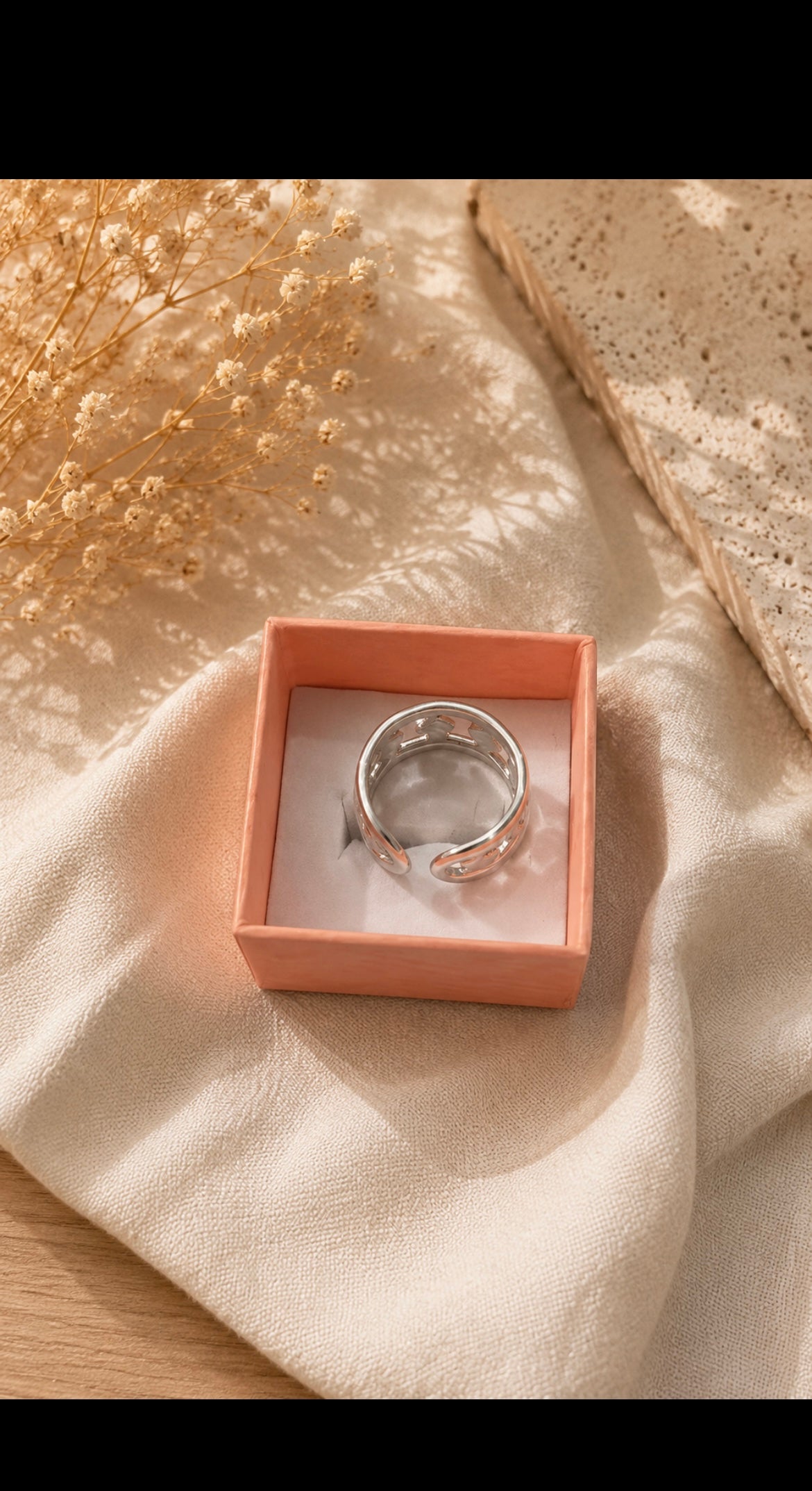 Bague Ajustable Argentée Motif Coquillages – Élégance Intemporelle