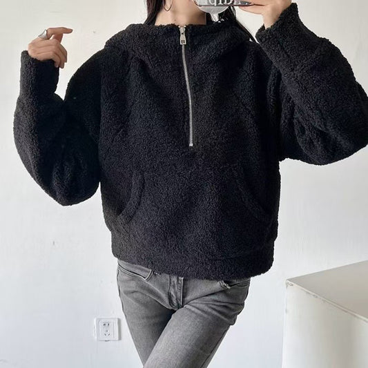 Sweat à Capuche Femme Effet Laine – Demi-Zip Confort & Tendance