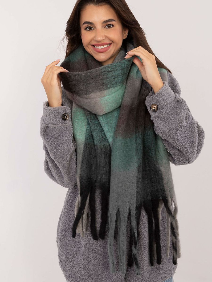 🧣 Châle Doux à Carreaux – Écharpe d’Hiver Élégante