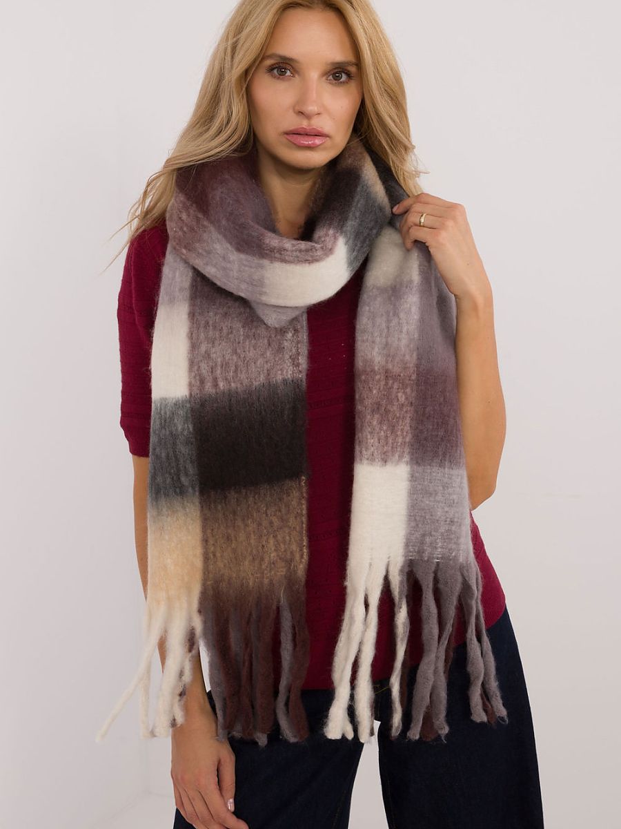 🧣 Châle Doux à Carreaux – Élégance Hivernale