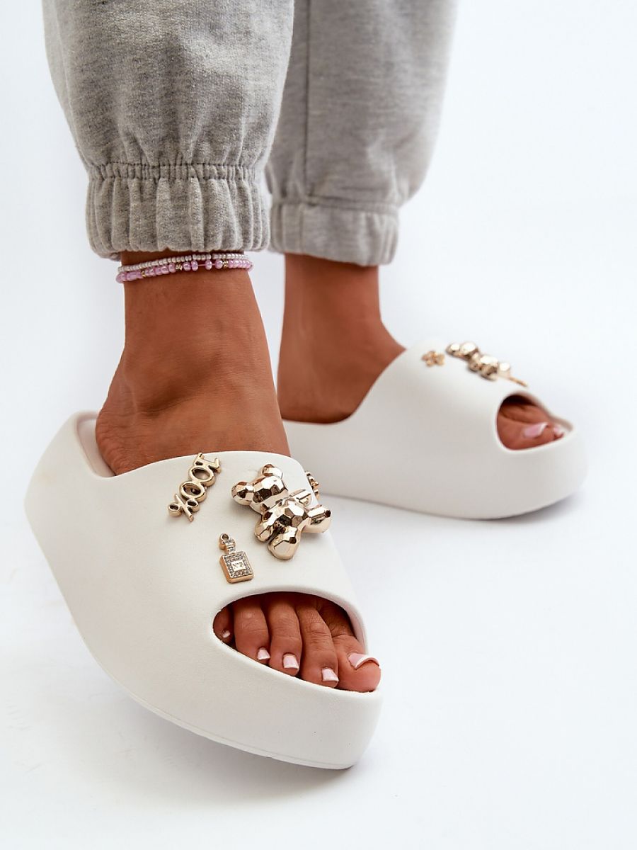 Claquettes Le Cervin – Charms dorés, confort et élégance estivale ✨