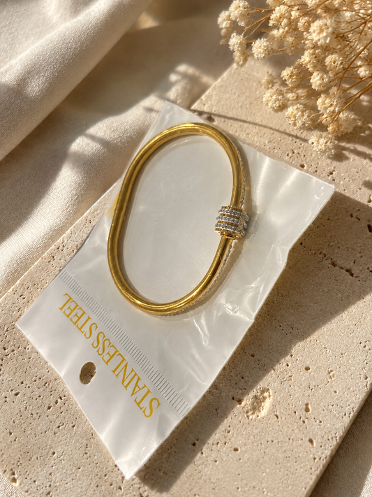 Bracelet Jonc Doré en Acier Inoxydable – Anneaux Entrelacés & Cristaux