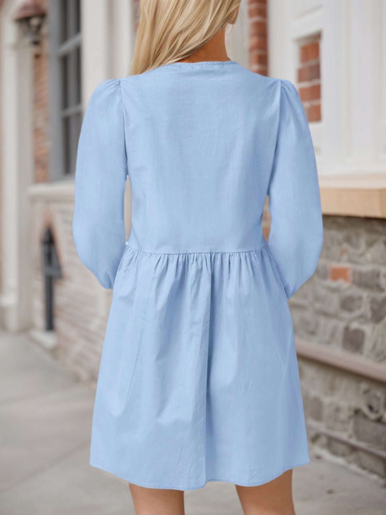 Robe courte femme manches bouffantes – coupe évasée élégante