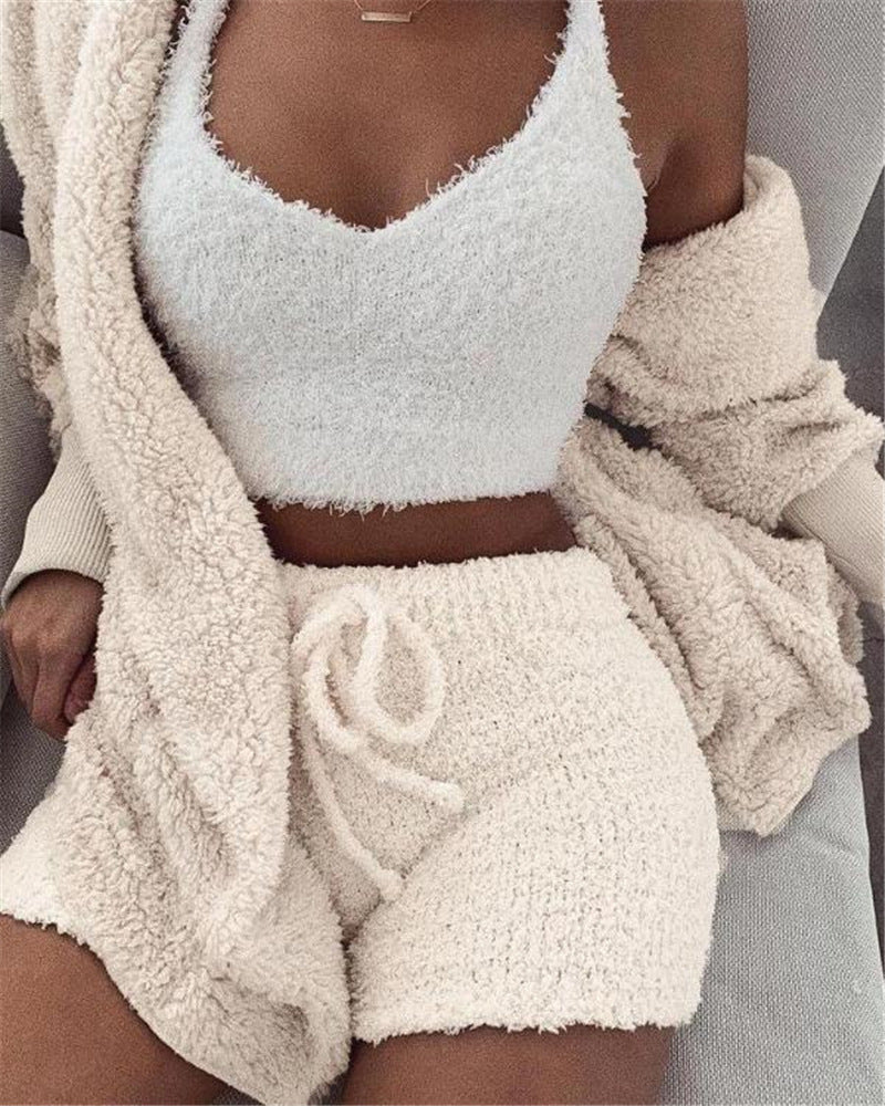Ensemble pyjama femme 3 pièces : crop top, débardeur et short à cordon