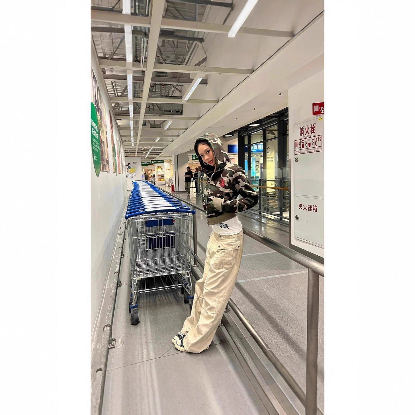 Hoodie Femme Camouflage Léger – Sweat à Capuche Court Casual