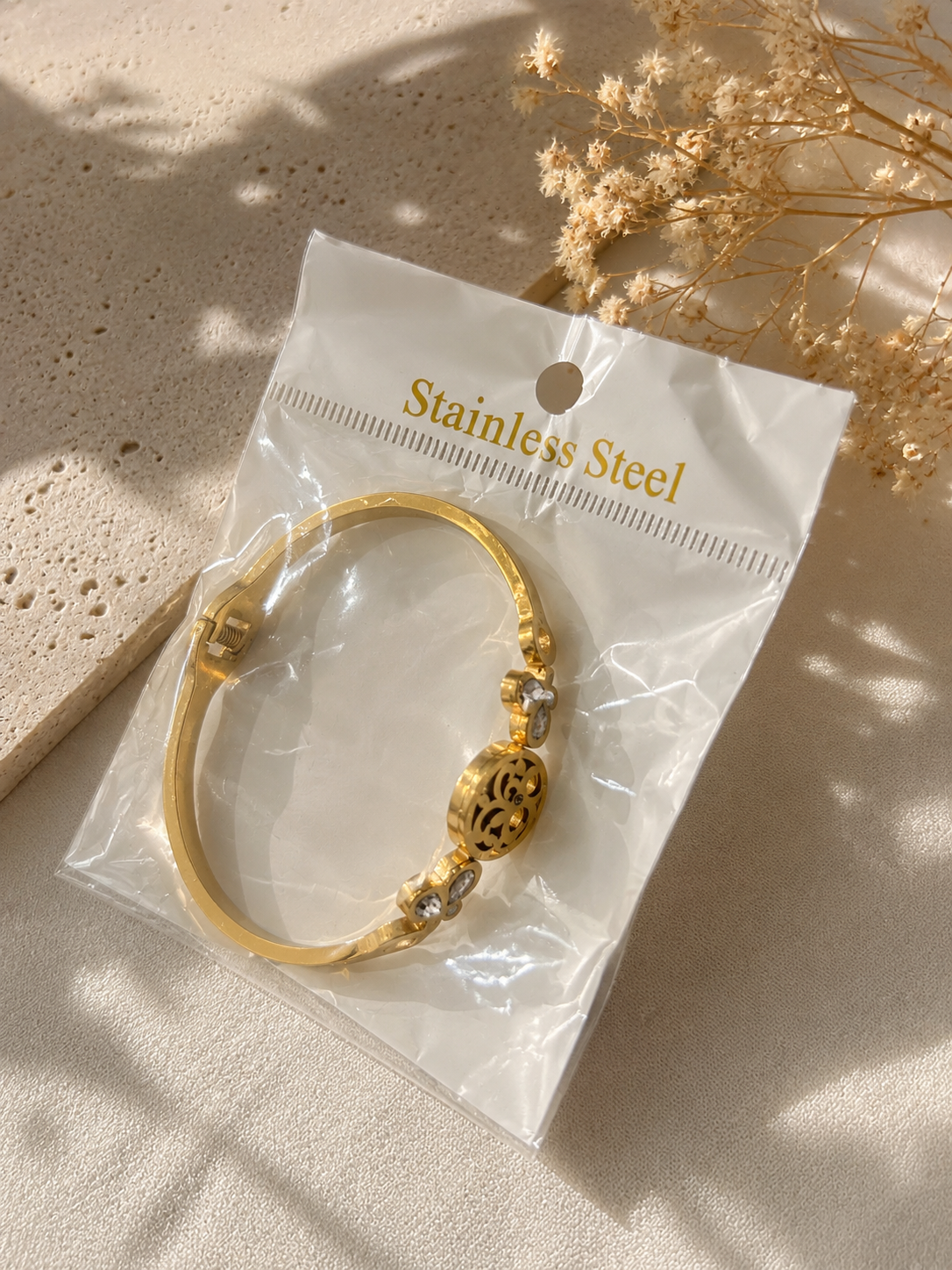 Bracelet Jonc Doré en Acier Inoxydable – Motif Floral & Cristaux