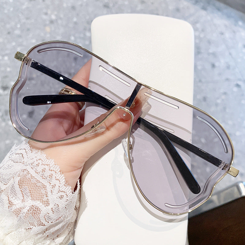 Lunettes de soleil oversize femme – Monture dorée & verres colorés tendance