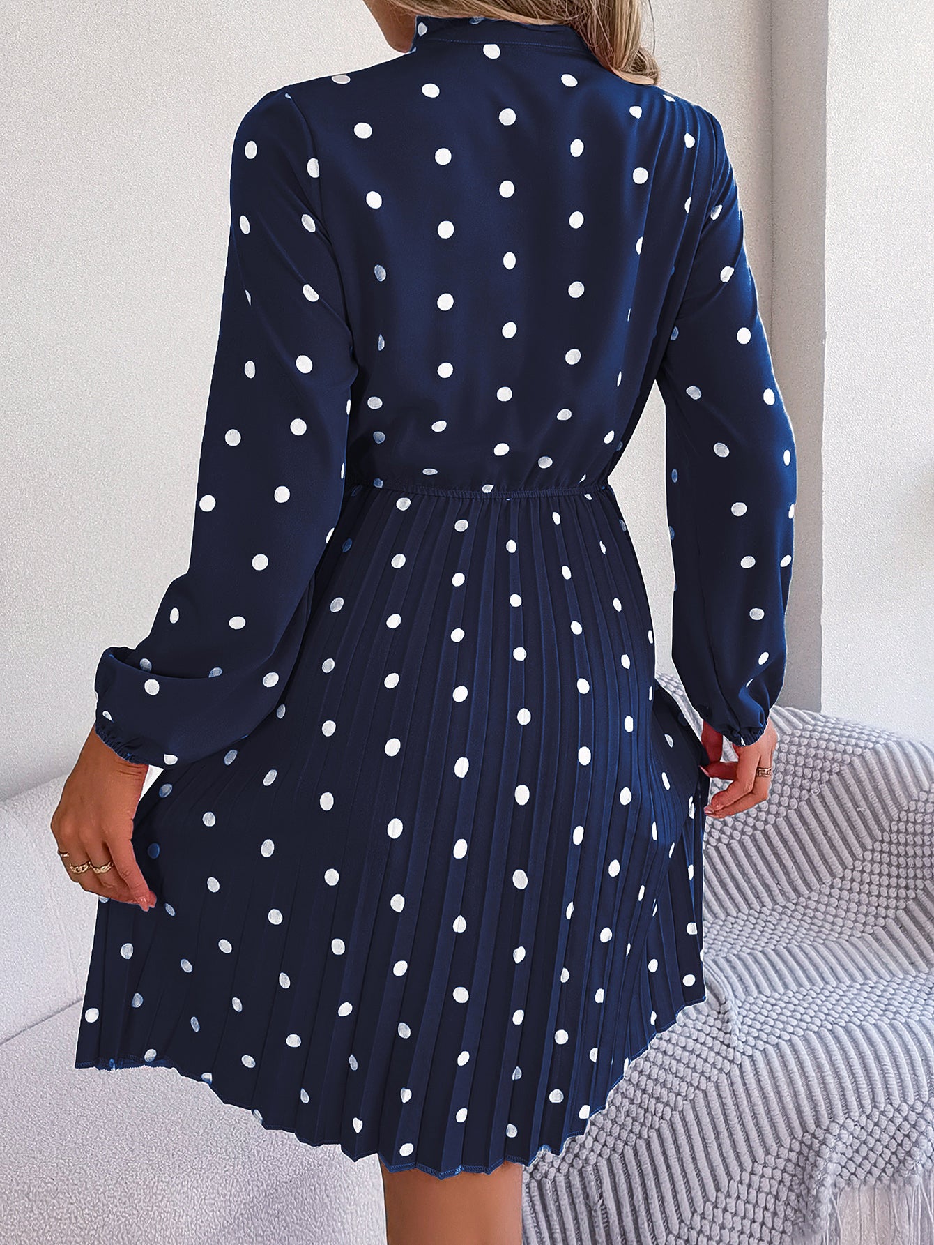 Robe Longue Femme à Pois – Taille Nouée & Manches Longues Plissées