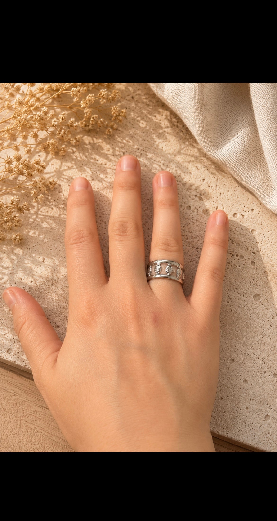Bague Ajustable Argentée Motif Coquillages – Élégance Intemporelle