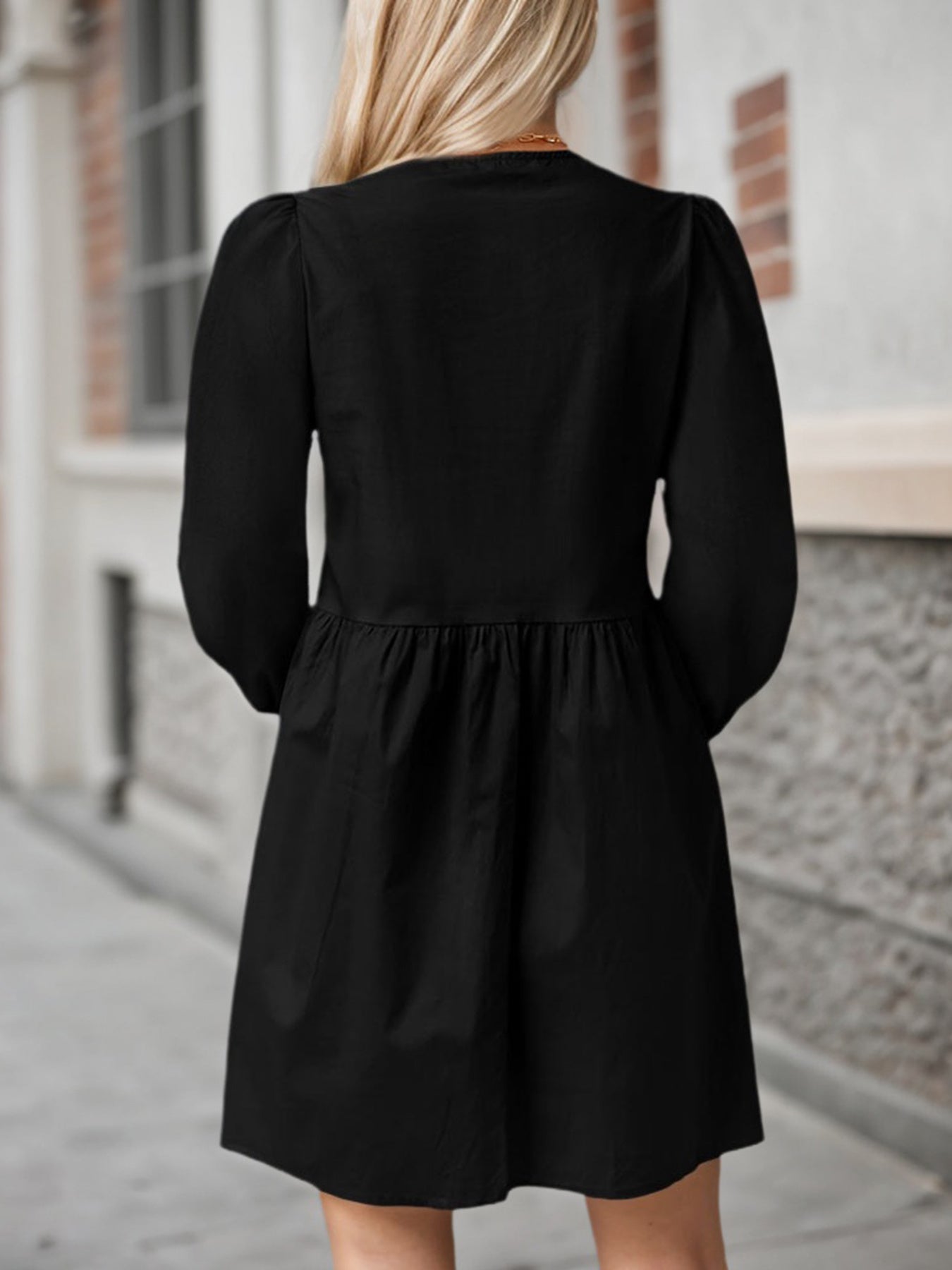 Robe courte femme manches bouffantes – coupe évasée élégante