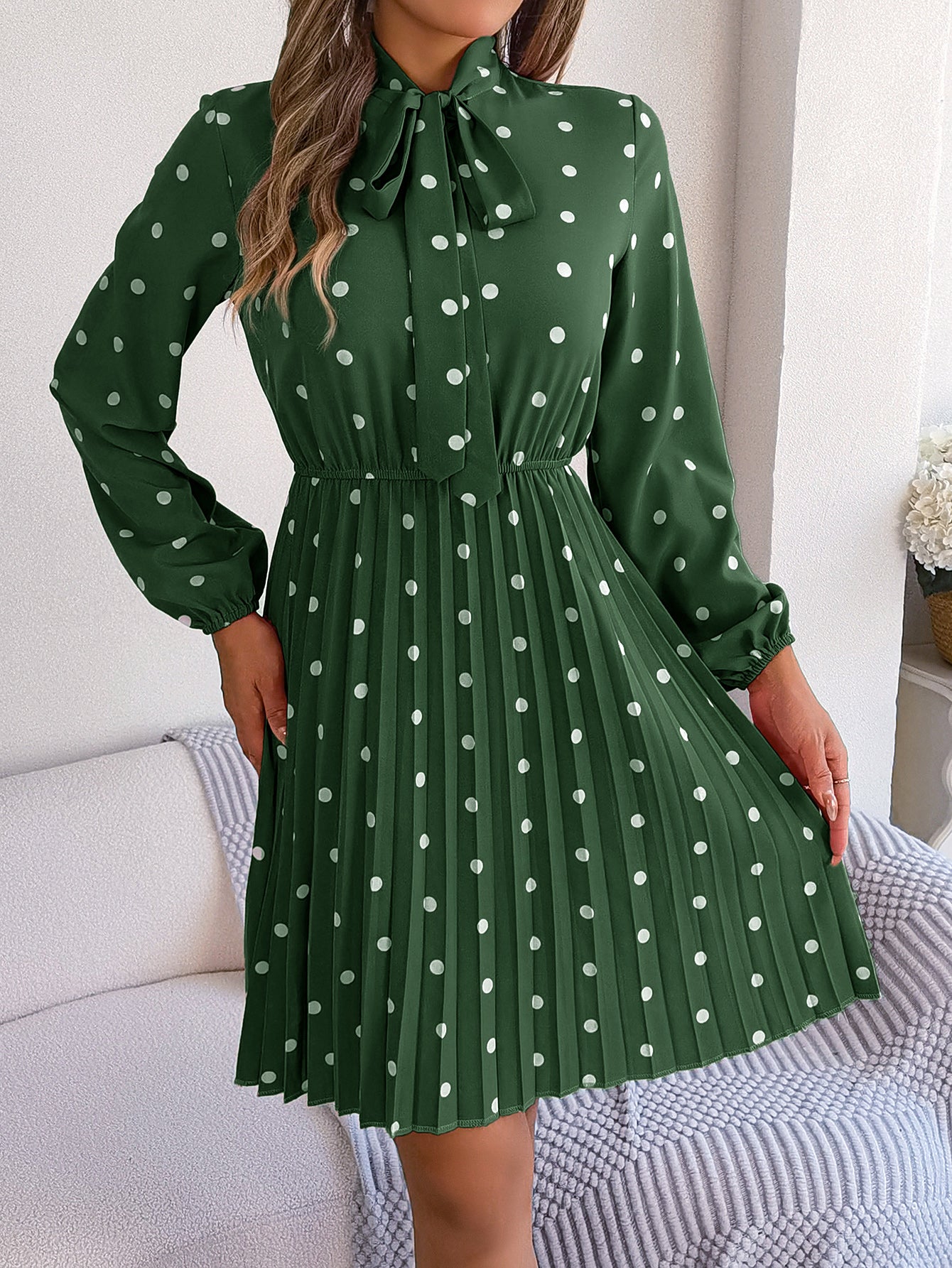 Robe Longue Femme à Pois – Taille Nouée & Manches Longues Plissées