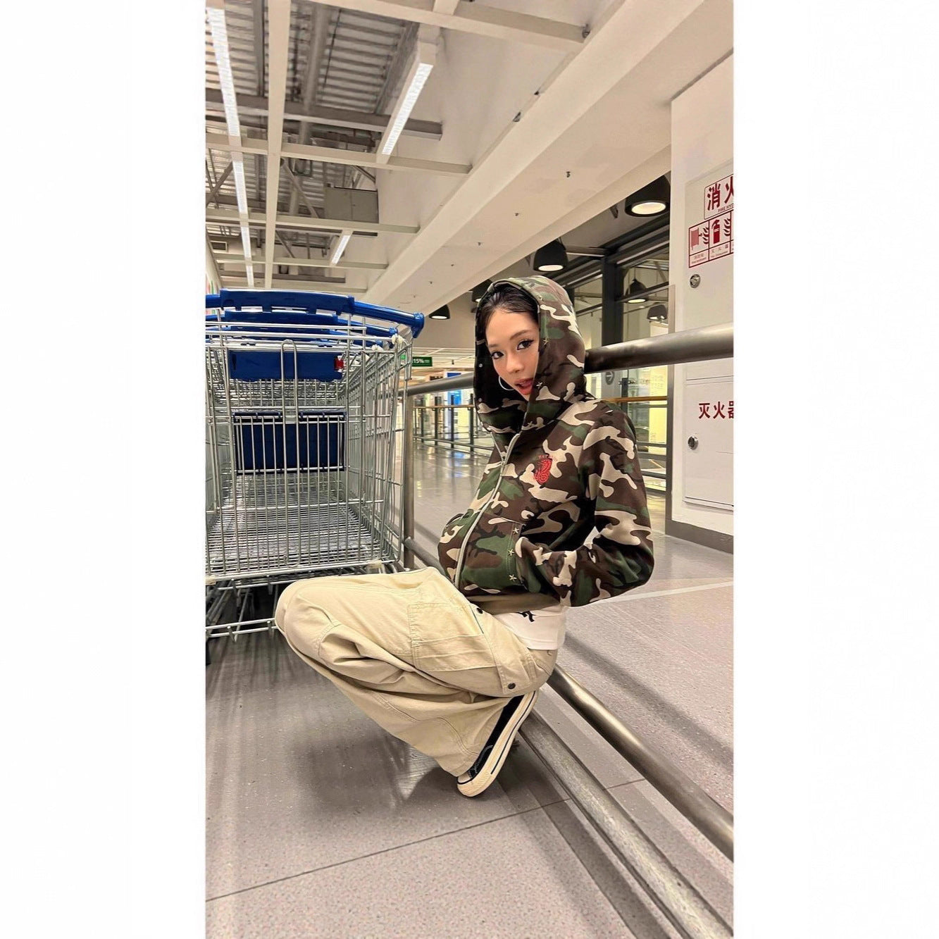 Hoodie Femme Camouflage Léger – Sweat à Capuche Court Casual