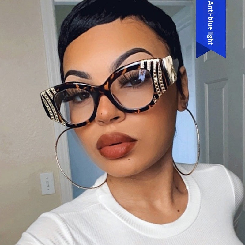 Lunettes de soleil ovales tendance femme – Style minimaliste & chic