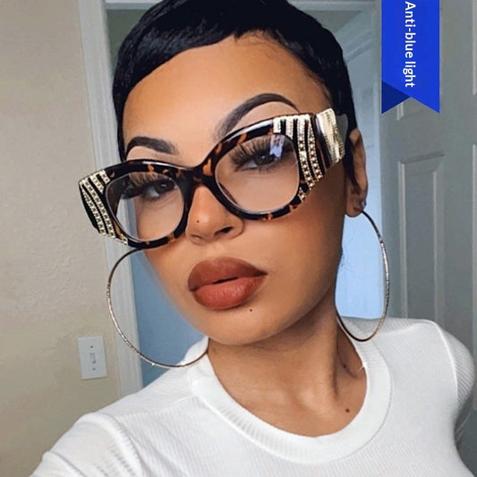 Lunettes de soleil ovales tendance femme – Style minimaliste & chic