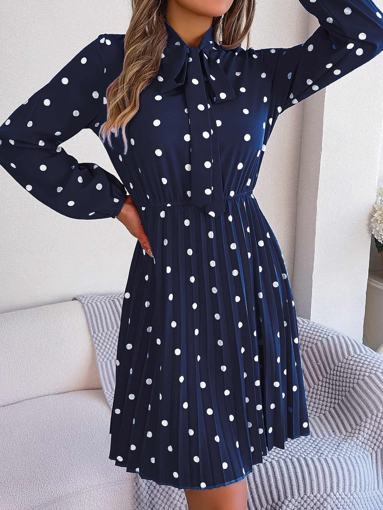 Robe Longue Femme à Pois – Taille Nouée & Manches Longues Plissées