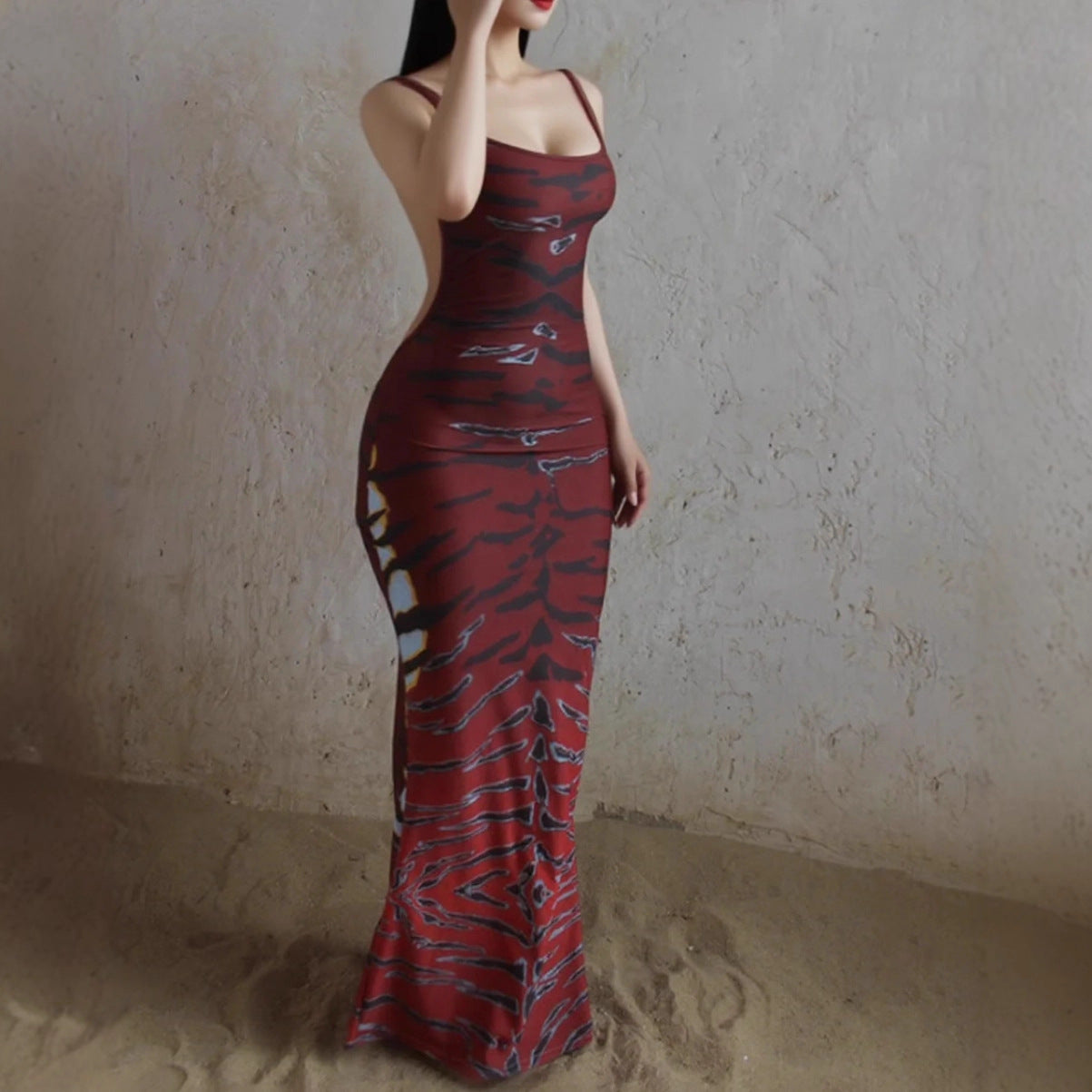 Robe Longue Moulante Dos Nu – Imprimé Unique & Style Sexy