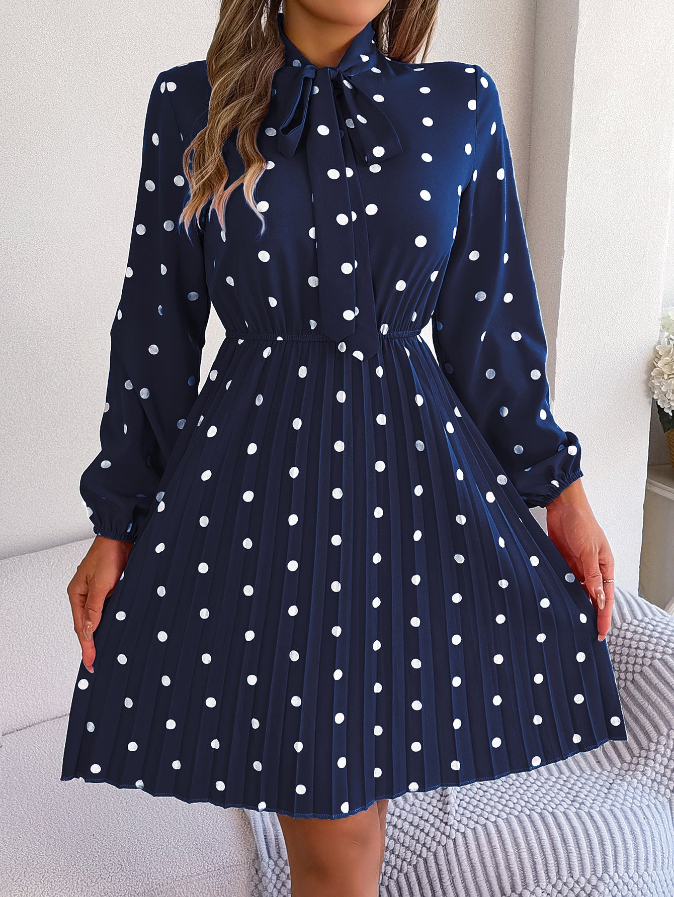 Robe Longue Femme à Pois – Taille Nouée & Manches Longues Plissées