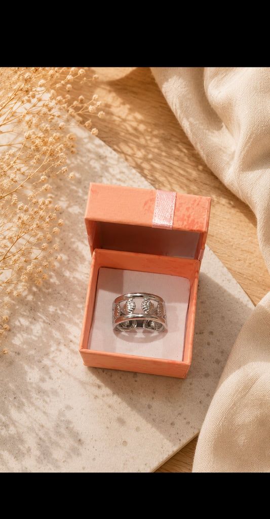 Bague Ajustable Argentée Motif Coquillages – Élégance Intemporelle