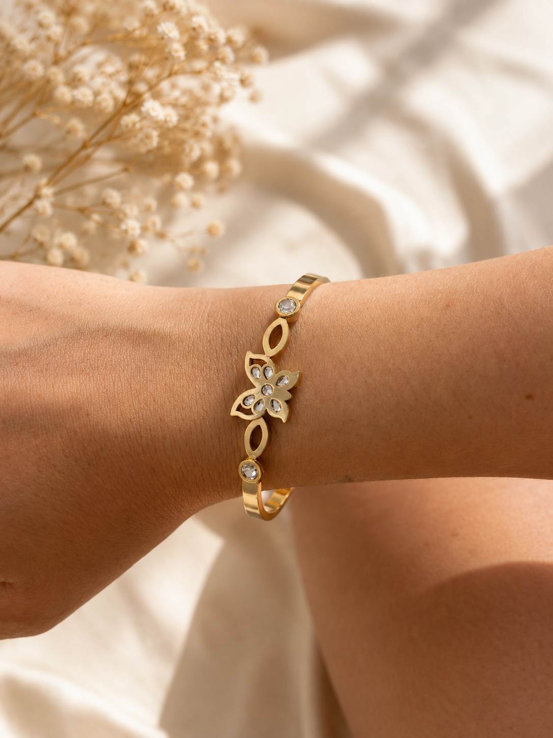 Bracelet Jonc Papillon Doré – Acier Inoxydable & Cristaux Scintillants