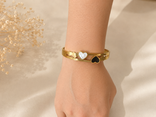 Bracelet Jonc Cœurs Doré en Acier Inoxydable – Élégant, Résistant & Intemporel