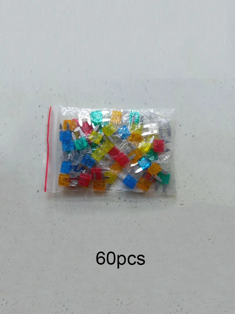 Boîtes à fusibles livrées dans diverses spécifications, 60 et 120 pièces n'ayant pas de fusibles moyens, tandis que 60 pièces sont emballées dans des sacs