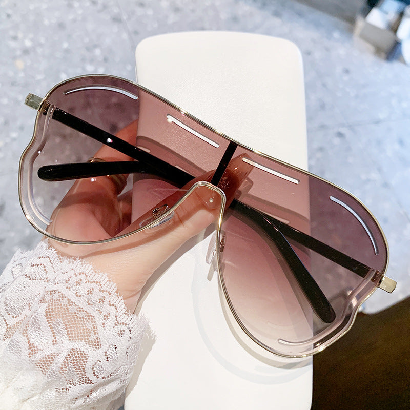 Lunettes de soleil oversize femme – Monture dorée & verres colorés tendance