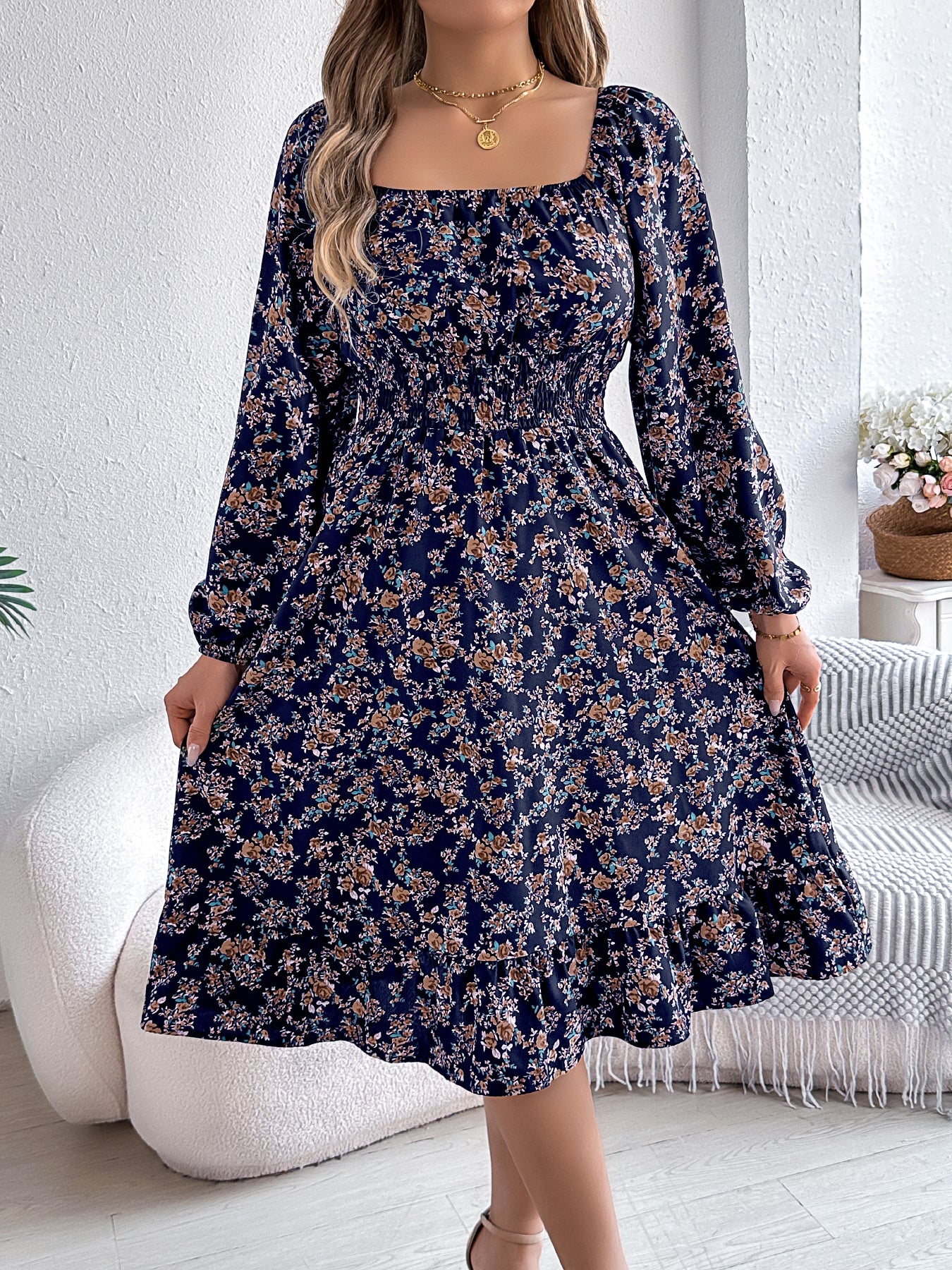 Robe Fleurie Femme Col Carré – Manches Longues & Coupe Évasée