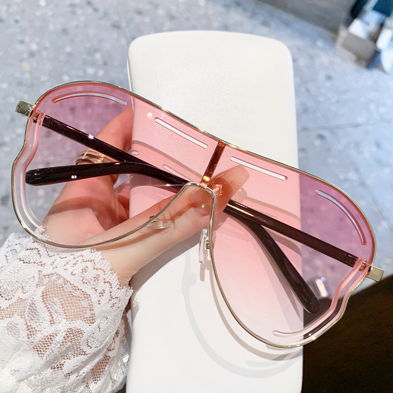Lunettes de soleil oversize femme – Monture dorée & verres colorés tendance
