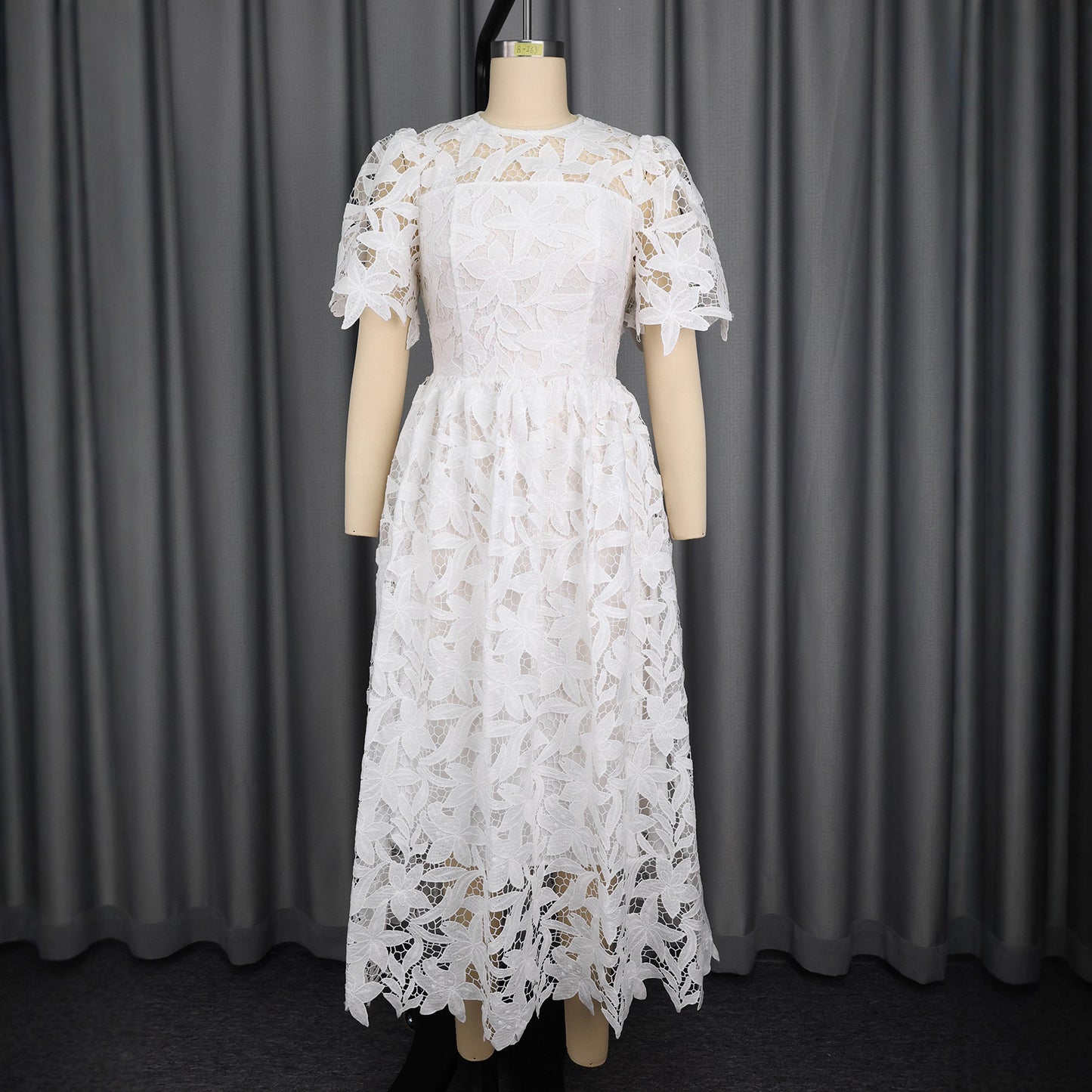 Robe Élégante Dentelle Col Rond – Style Chic & Féminin