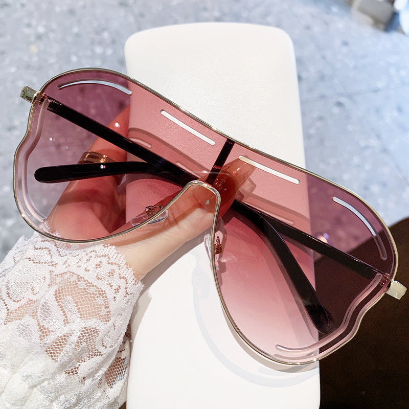 Lunettes de soleil oversize femme – Monture dorée & verres colorés tendance