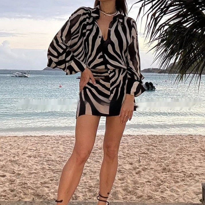 Robe Courte Imprimée Coupe Moulante – Manches Longues & Boutonnée