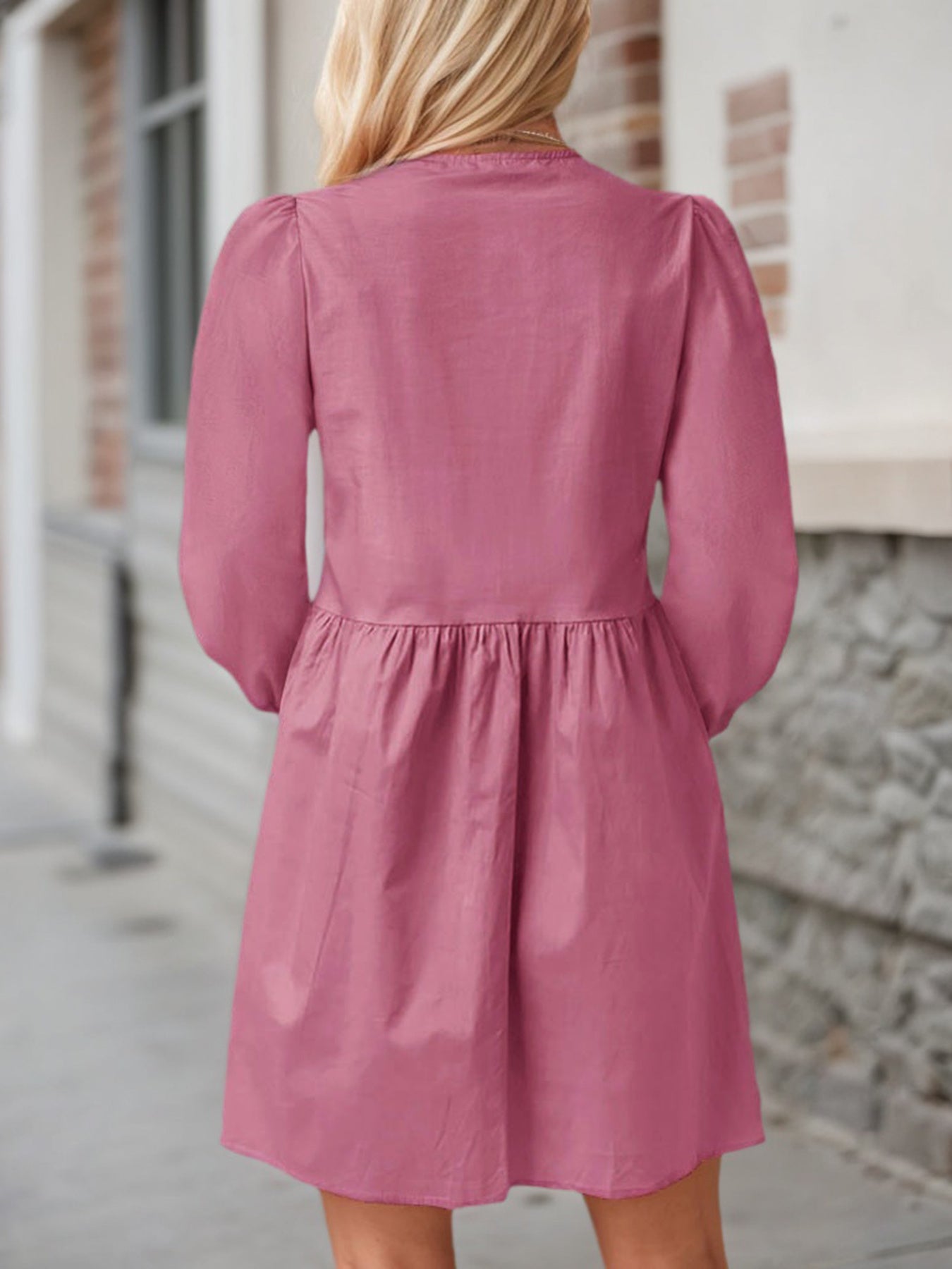 Robe courte femme manches bouffantes – coupe évasée élégante