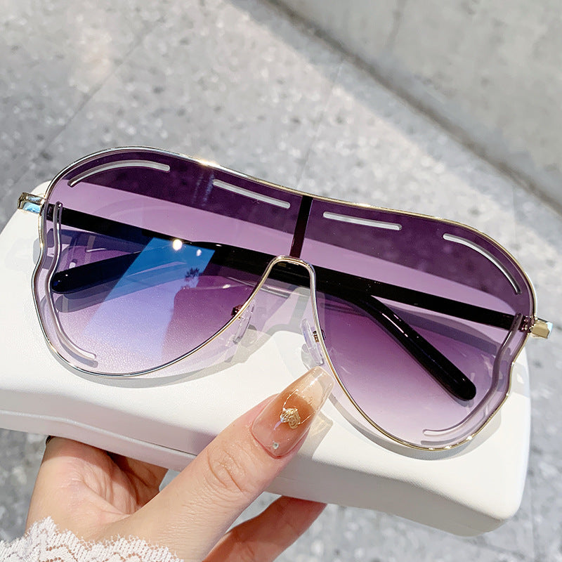Lunettes de soleil oversize femme – Monture dorée & verres colorés tendance