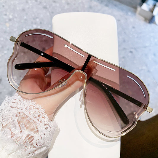Lunettes de soleil oversize femme – Monture dorée & verres colorés tendance